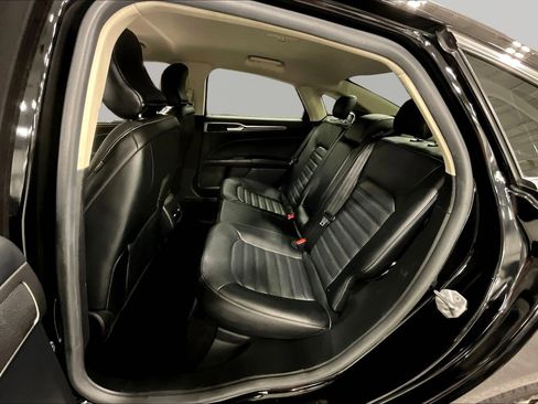 Used 2017 Ford Fusion SE w/ Fusion SE Technology Package FWD image 23