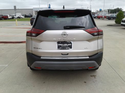 Used 2021 Nissan Rogue SL w/ Premium Package image 6