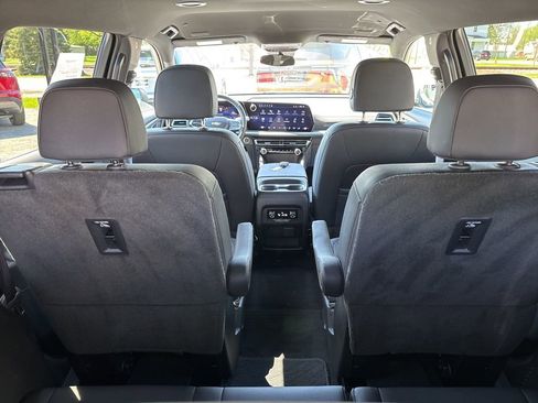 Used 2024 Chevrolet Traverse LT FWD image 13
