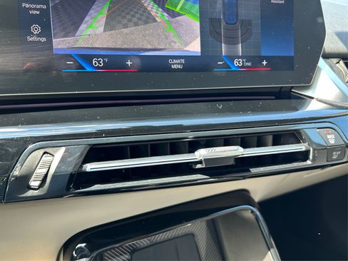 Used 2025 BMW X1 M35i w/ M Sport Professional Package image 30