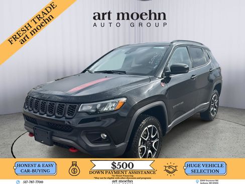 Used 2025 Jeep Compass Trailhawk image 1