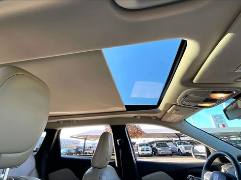 Used 2017 Jeep Cherokee Limited w/ Trailer Tow Group image 14