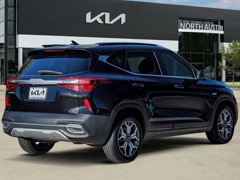 Certified 2022 Kia Seltos EX image 6