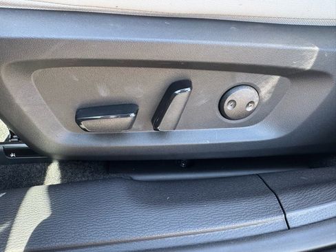 New 2025 Mitsubishi Outlander SE image 24