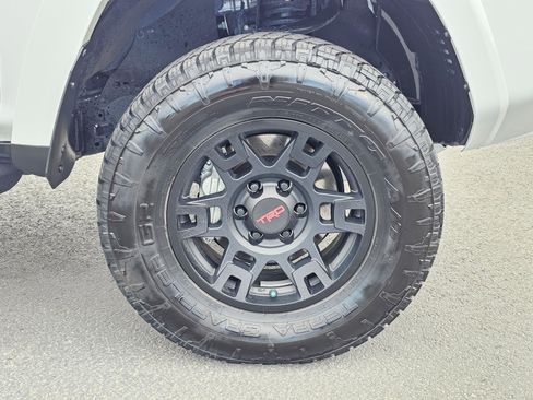 Used 2023 Toyota 4Runner TRD Off-Road Premium w/ Moonroof Package AWD/4WD image 9