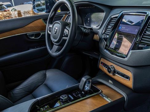 Used 2025 Volvo XC90 B6 Plus image 26