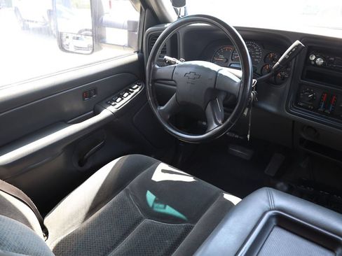 Used 2005 Chevrolet Silverado 2500 LS w/ Heavy-Duty Power Package AWD/4WD image 19