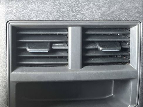 Used 2021 Volkswagen Atlas Cross Sport SE w/ Panoramic Sunroof Package FWD image 14