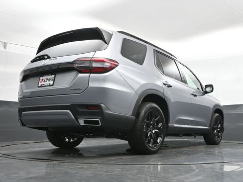 Used 2025 Honda Pilot Touring image 47