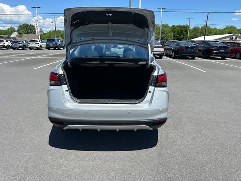 Used 2025 Nissan Versa SV FWD image 11