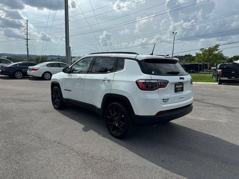Used 2025 Jeep Compass Latitude w/ Convenience Group AWD/4WD image 5