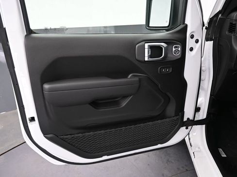 New 2026 Jeep Gladiator Sport AWD/4WD image 12