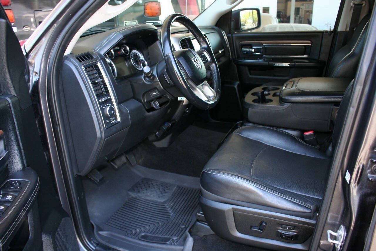 Used 2017 RAM 1500 Laramie AWD/4WD image 12