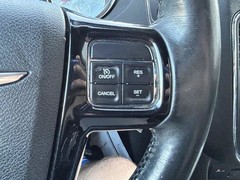 Used 2014 Chrysler Town & Country S FWD image 19