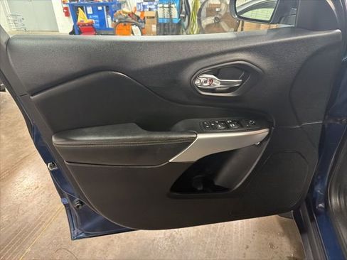 Used 2018 Jeep Cherokee Latitude Plus w/ Cold Weather Group image 7