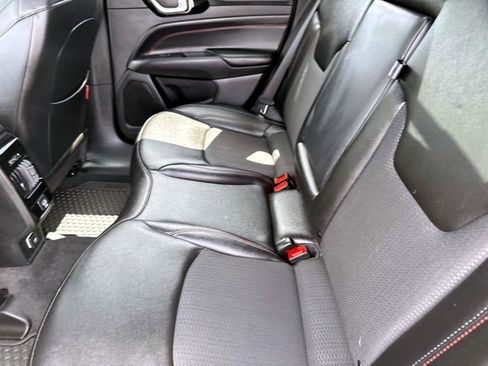 Used 2024 Jeep Compass Trailhawk image 7