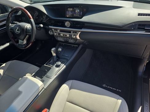 Used 2017 Lexus ES 350 w/ Premium Package FWD image 11