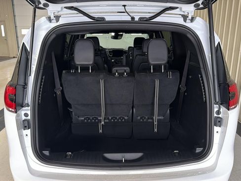 New 2026 Chrysler Pacifica Select image 9