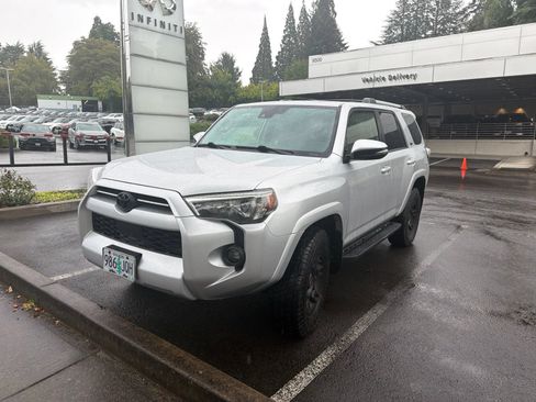 Used 2021 Toyota 4Runner SR5 Premium w/ Moonroof Package AWD/4WD image 1