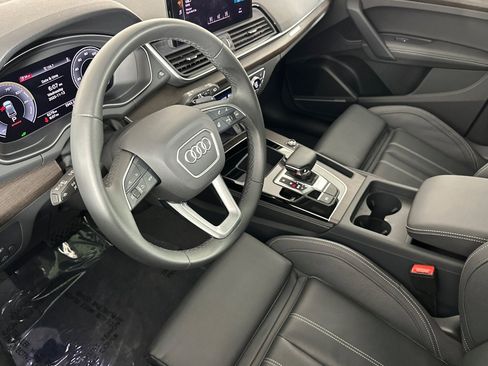 Used 2024 Audi Q5 e Premium Plus w/ Premium Plus Package image 9
