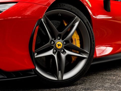 Used 2023 Ferrari SF90 Spider image 9