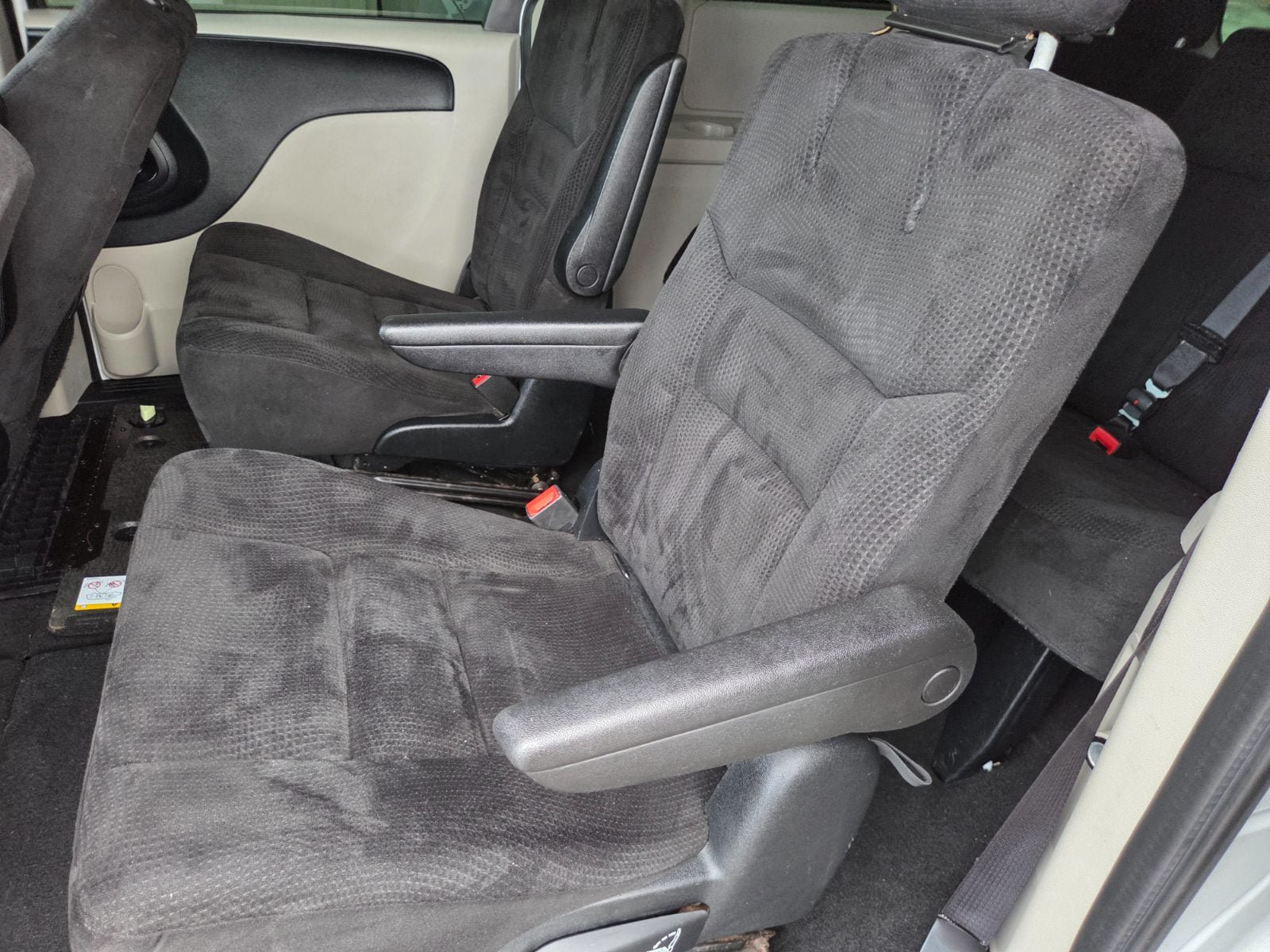 Used 2014 Dodge Grand Caravan SXT FWD image 7