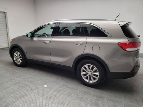 Used 2018 Kia Sorento LX AWD/4WD image 3