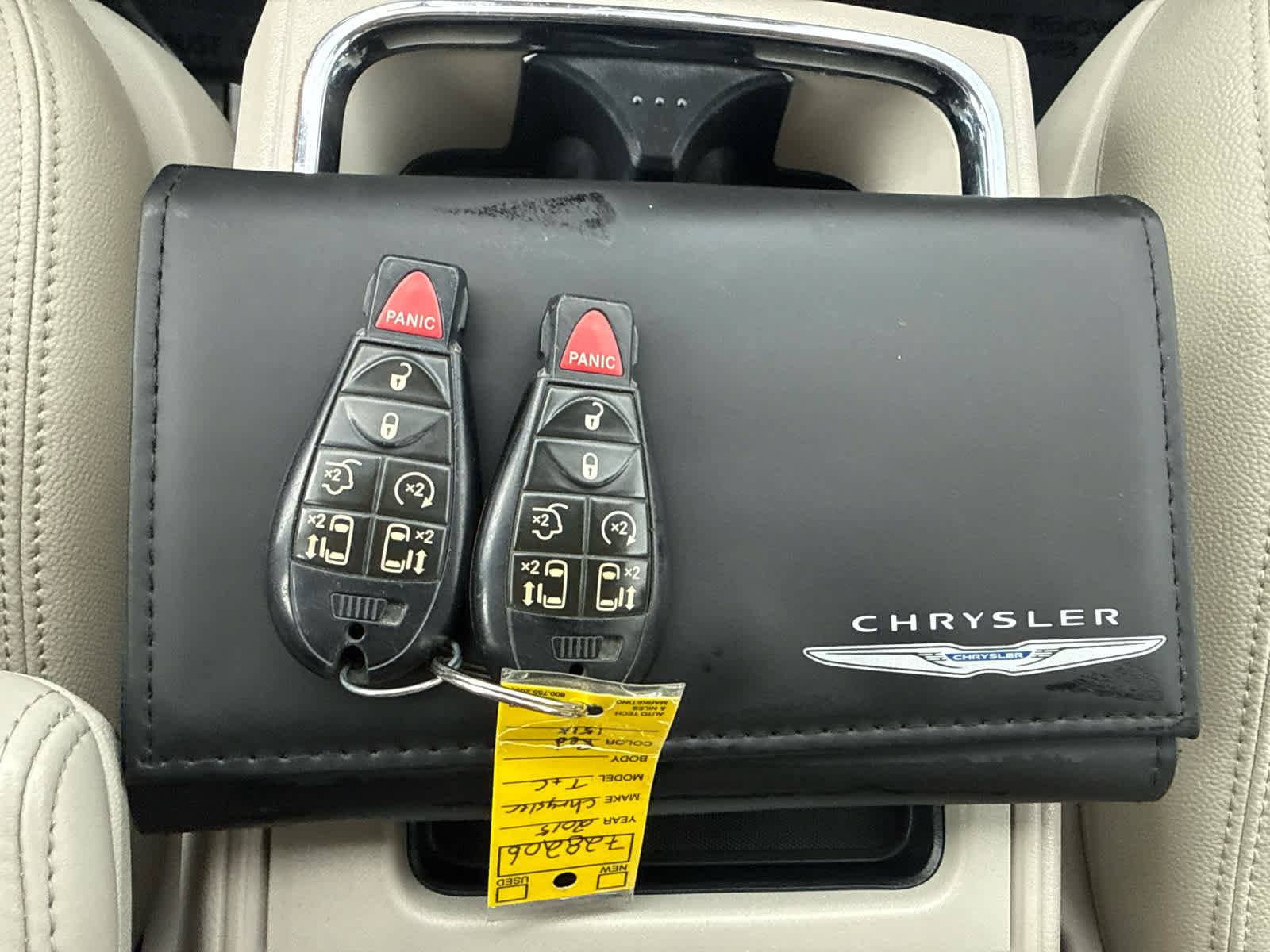 Used 2015 Chrysler Town & Country Touring-L w/ Driver Convenience Group FWD image 28