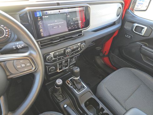 Used 2024 Jeep Gladiator Sport image 20