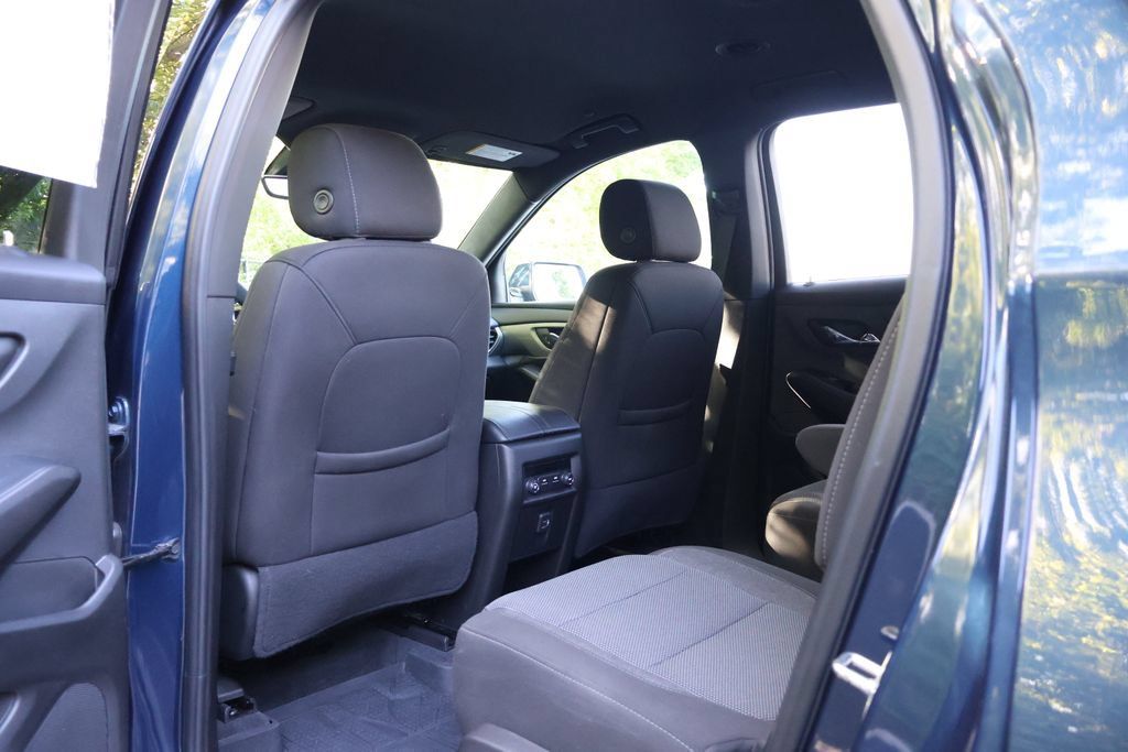 Certified 2023 Chevrolet Traverse LT FWD image 46