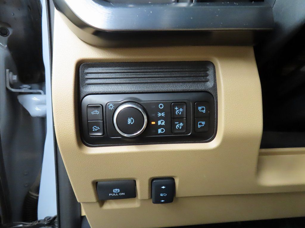 Used 2025 Ford F350 Lariat AWD/4WD image 46