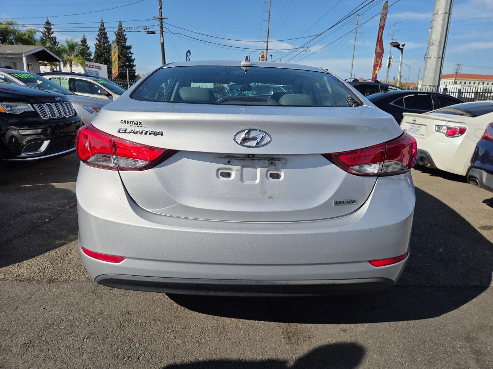 Used 2014 Hyundai Elantra Limited w/ Option Group 03 FWD image 3