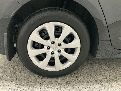 Used 2025 Toyota Corolla LE FWD image 11
