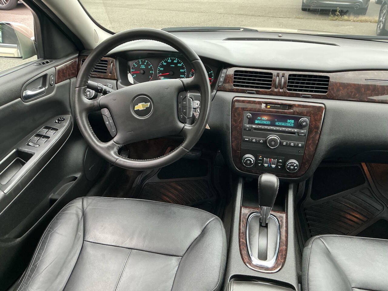 Used 2012 Chevrolet Impala LTZ FWD image 16