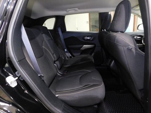 Used 2017 Jeep Cherokee Latitude w/ Comfort & Convenience Group image 88