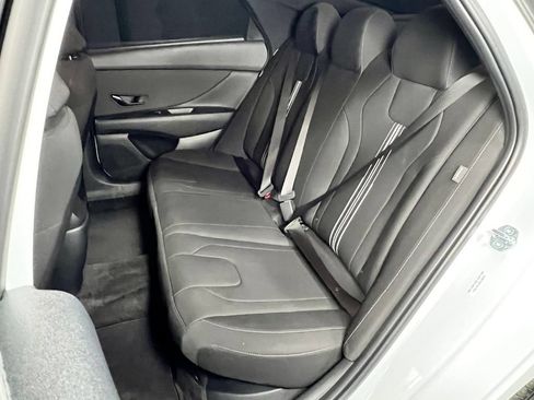 Used 2025 Hyundai Elantra SEL FWD image 21