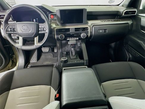 Used 2024 Toyota Tacoma TRD Off-Road image 15