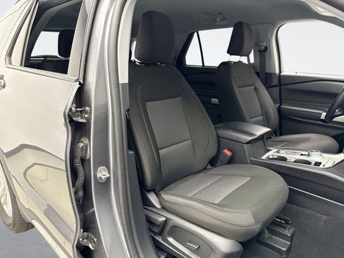 Used 2023 Ford Explorer XLT image 16