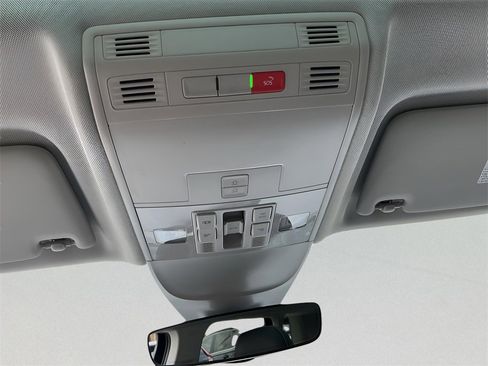 Used 2024 Volkswagen Taos SE w/ Panoramic Sunroof Package image 35