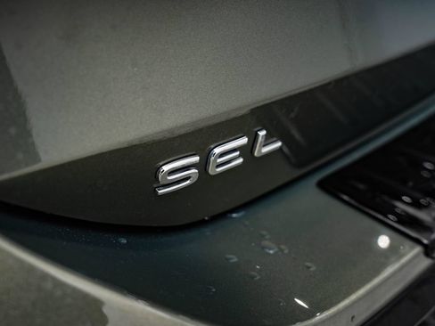 Used 2025 Volkswagen Tiguan SEL R-Line AWD/4WD image 20