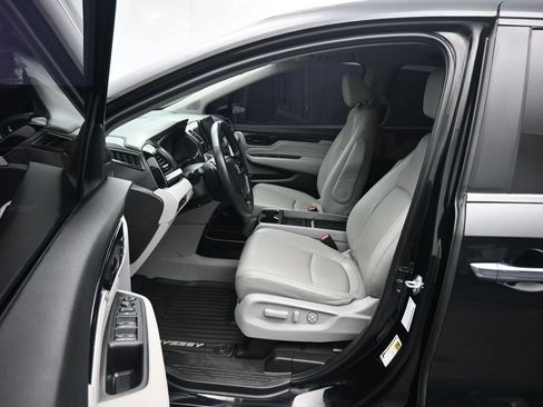 Used 2022 Honda Odyssey Touring image 11