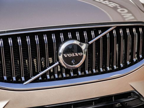 Used 2023 Volvo XC60 B5 Plus w/ Protection Package Premier image 13