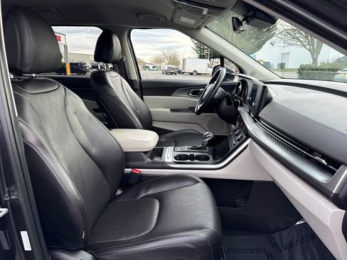 Certified 2024 Kia Carnival LX image 13
