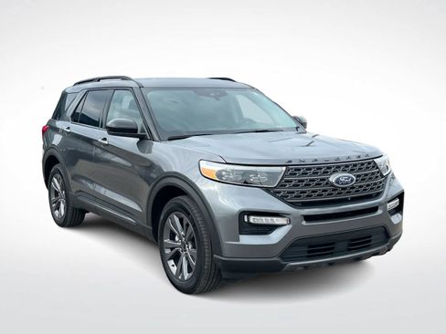 Used 2024 Ford Explorer XLT w/ Equipment Group 202A image 2