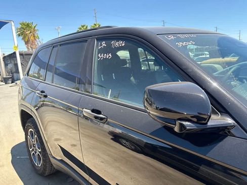 Used 2022 Jeep Grand Cherokee Trailhawk w/ Advanced Protech Group II AWD/4WD image 6