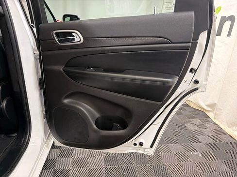 Used 2018 Jeep Grand Cherokee Altitude AWD/4WD image 11