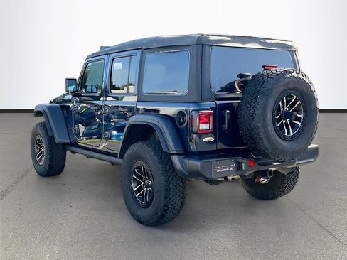 Used 2025 Jeep Wrangler Willys image 5