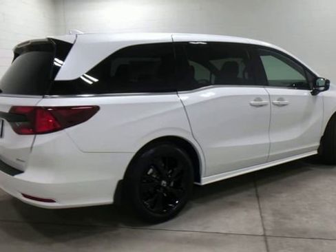 Used 2023 Honda Odyssey Sport image 3