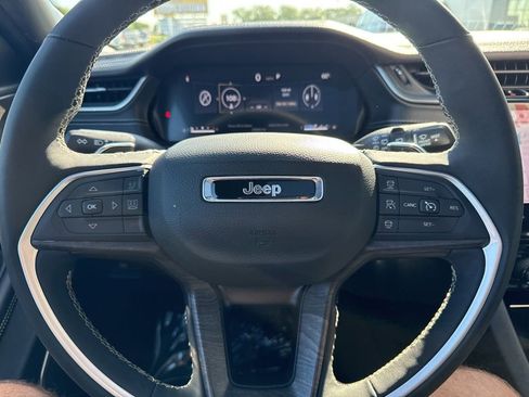 Used 2024 Jeep Grand Cherokee L Limited w/ Luxury Tech Group II image 20