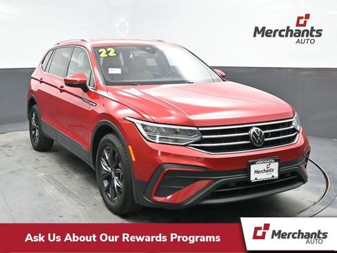 Used 2022 Volkswagen Tiguan SE FWD image 1